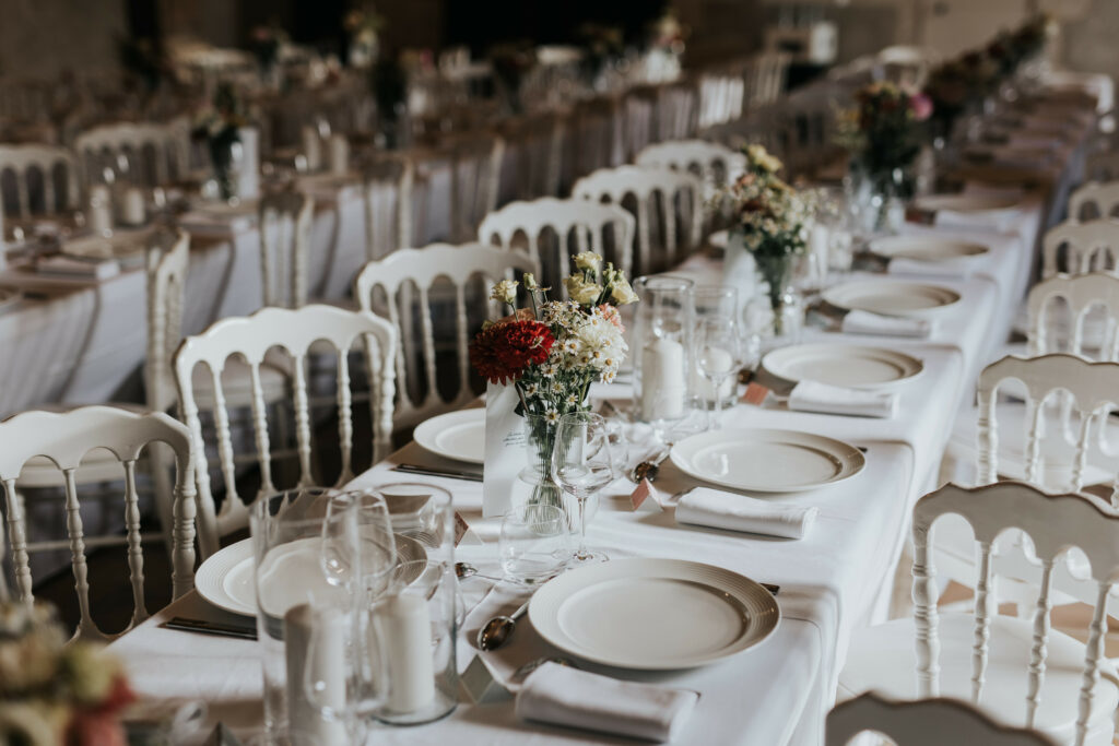 table décorée pour diner de mariage